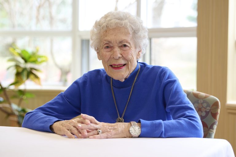 When Should a Senior Move to a Retirement Community? A Guide for Families in Oakville